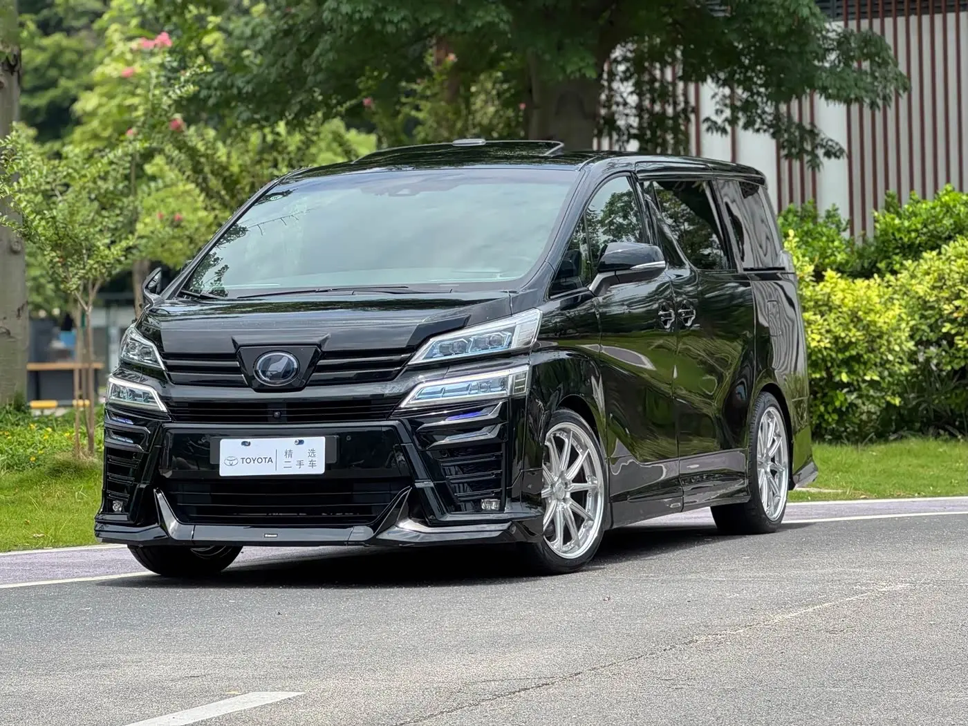 Toyota Vellfire 2021 — Photo 1/20