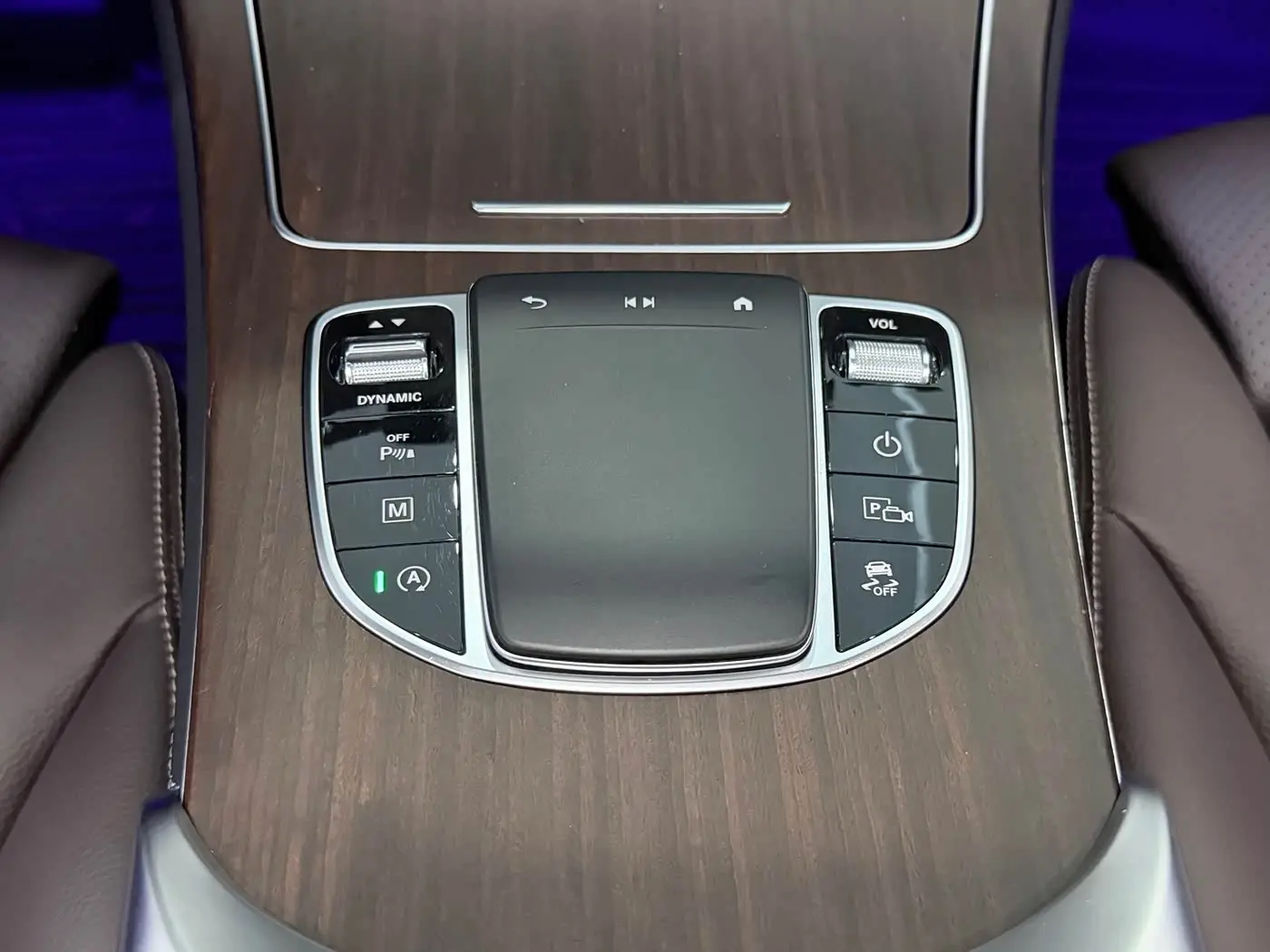 Mercedes-Benz GLC 2020 — Photo 10/17