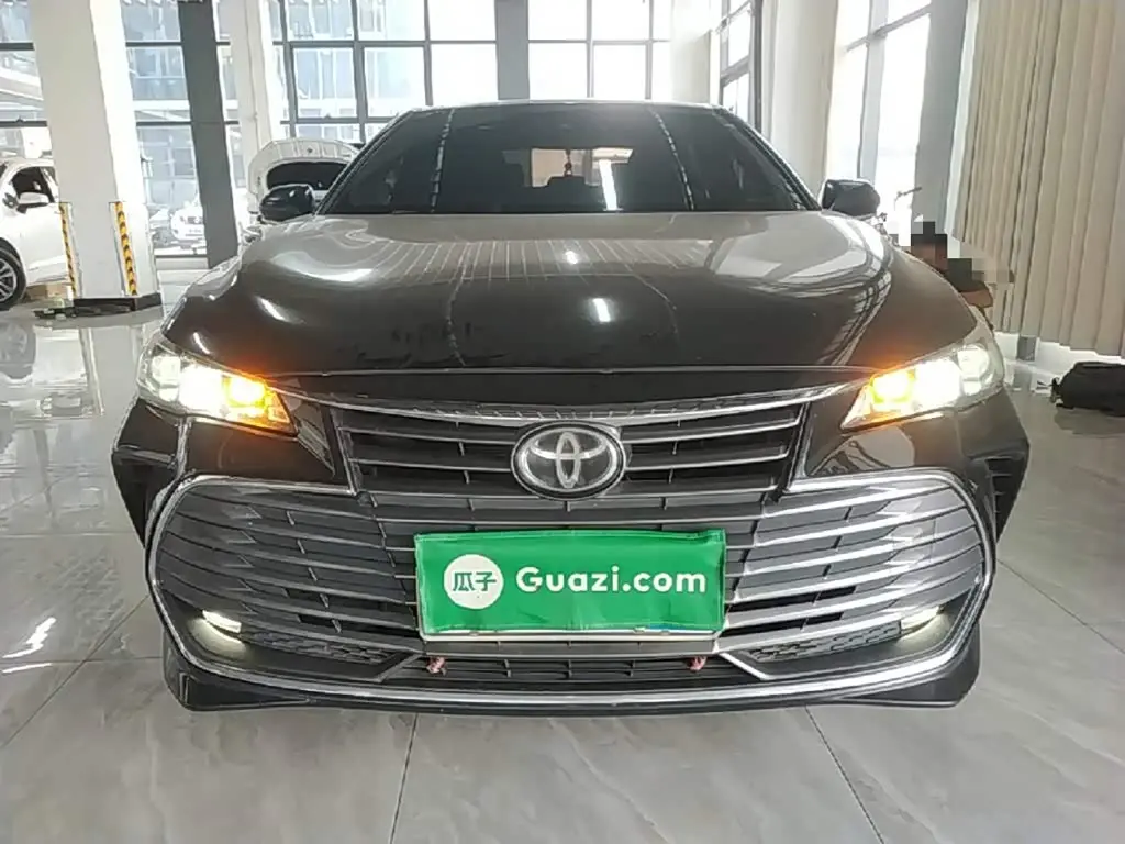 Toyota Avalon 2019 — Фото 3/20