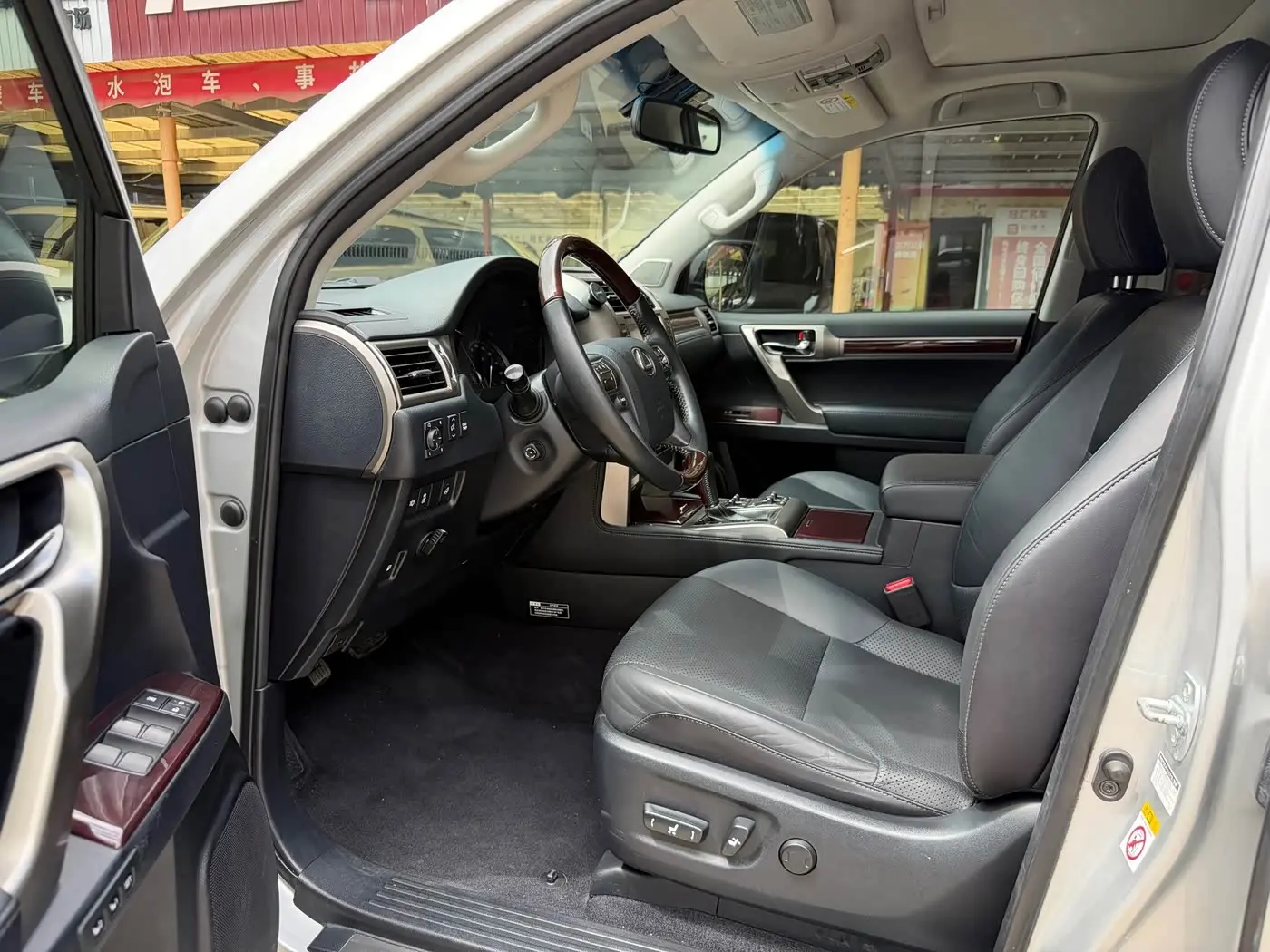 Lexus GX 2014 — Photo 12/20