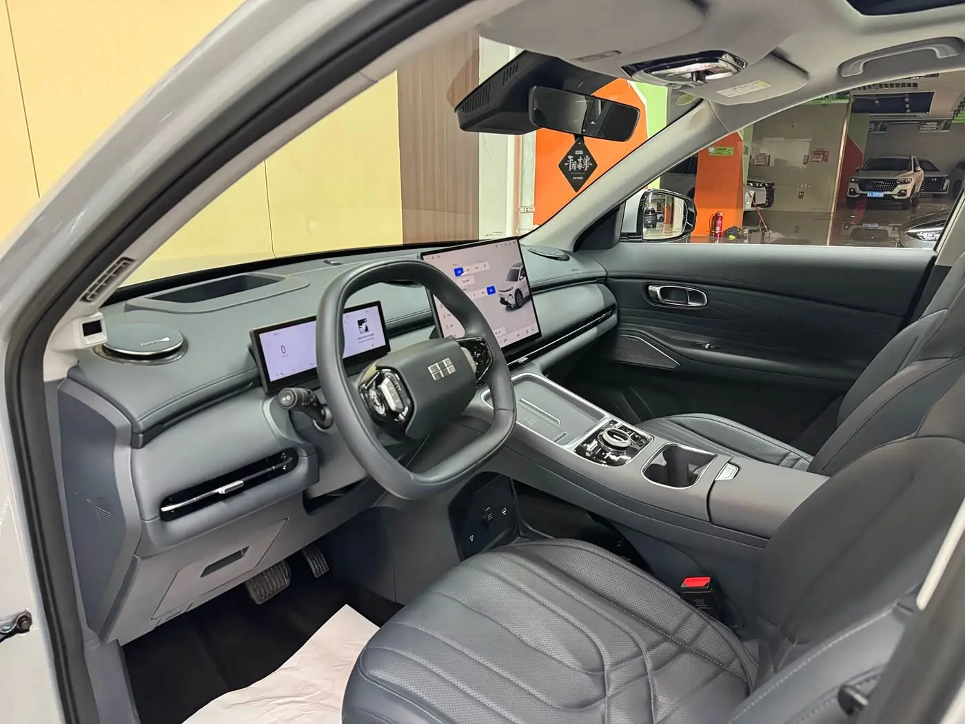 Geely Galaxy Galaxy Starship 7 EM-i 2025 — Фото 7/18