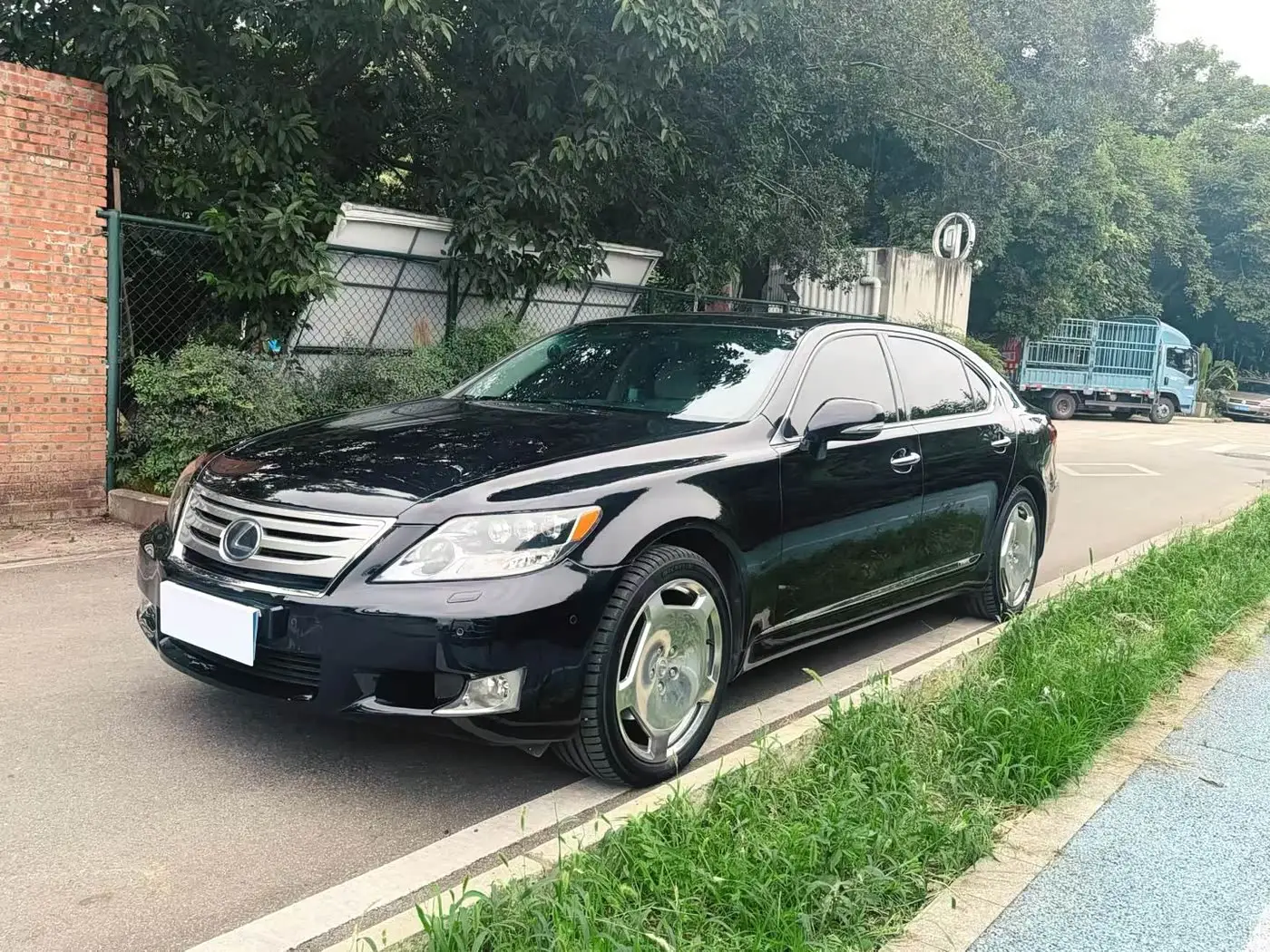 Lexus LS, 2011