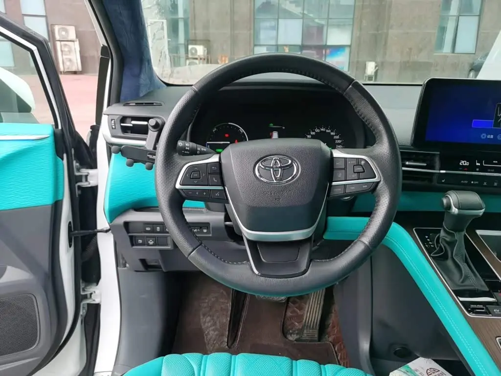Toyota Sienna 2022 — Photo 6/20