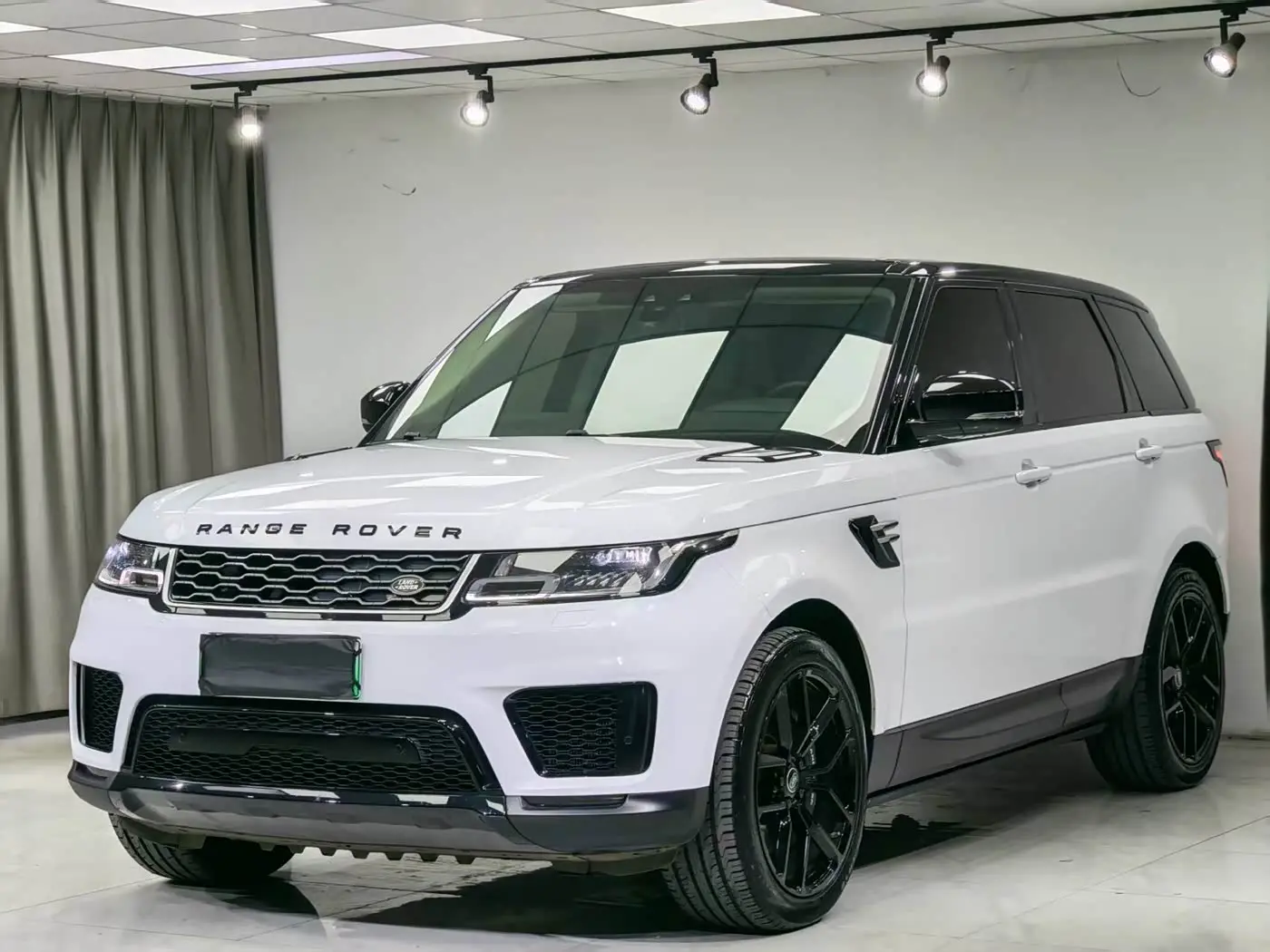 Land Rover Range Rover Sport PHEV 2021 — Photo 2/10