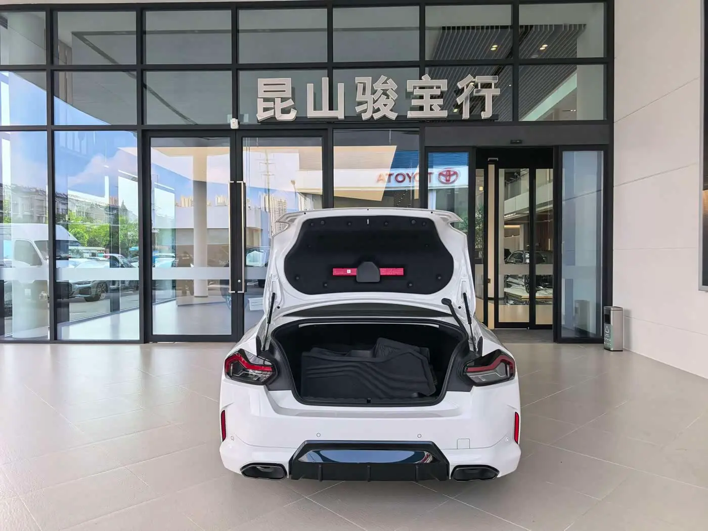 BMW M240i 2025 — Photo 8/15