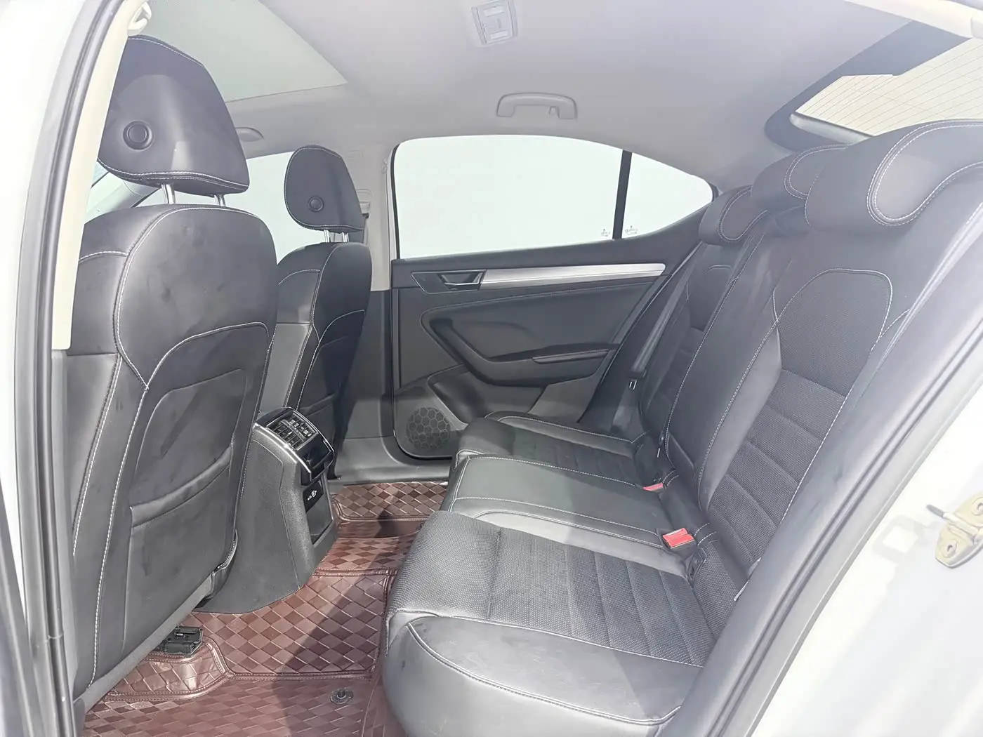 Škoda Superb 2024 — Photo 8/18