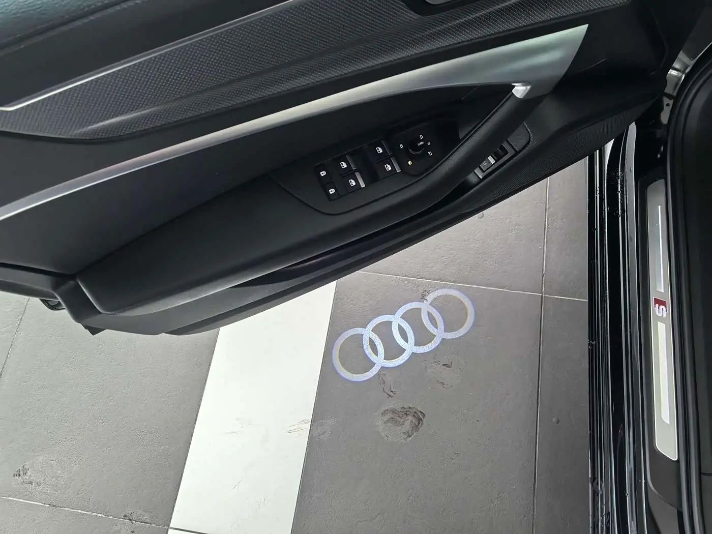 Audi A6L 2021 — Şəkil 12/17