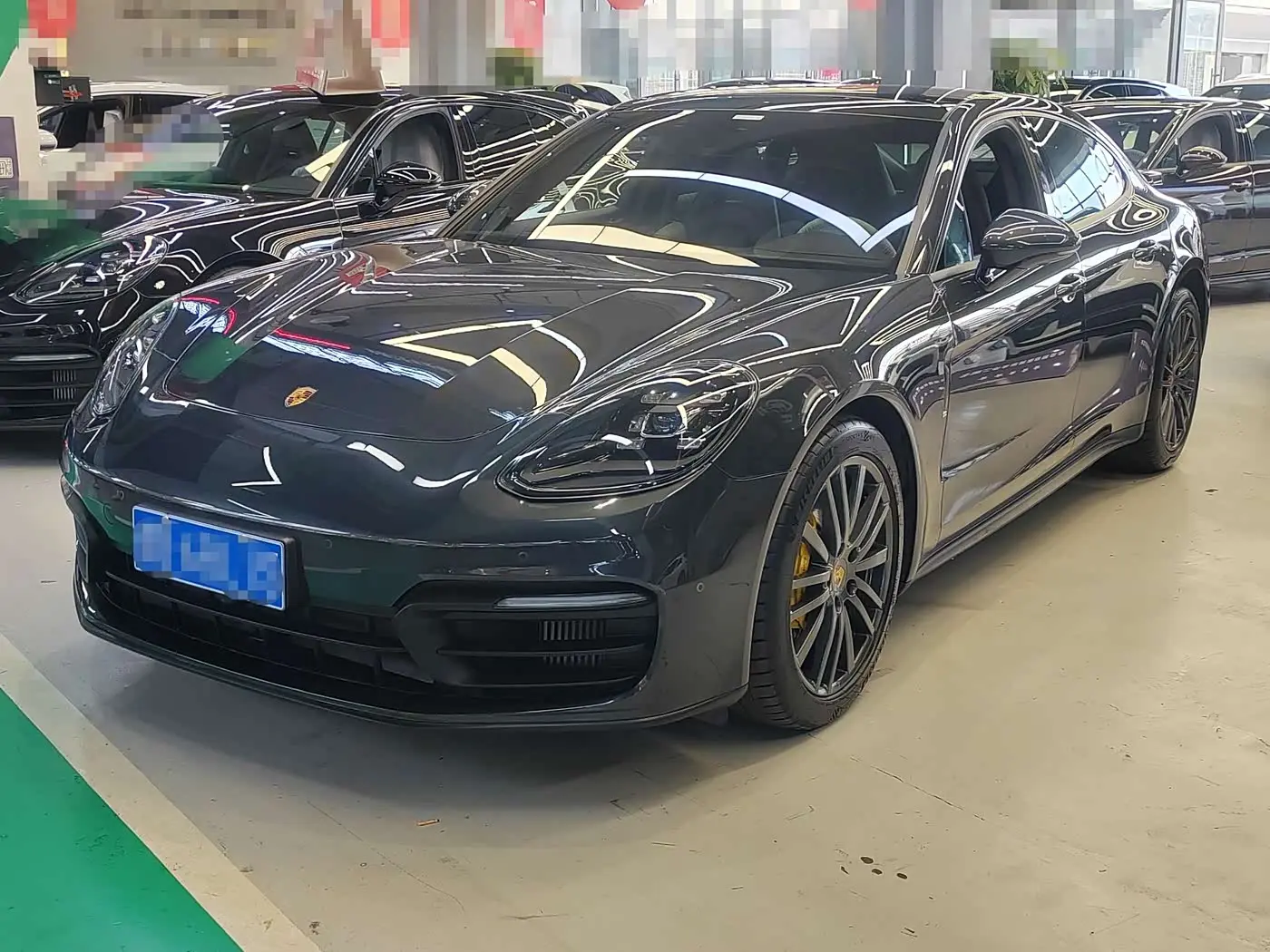 Porsche Panamera 2021 — Photo 1/2