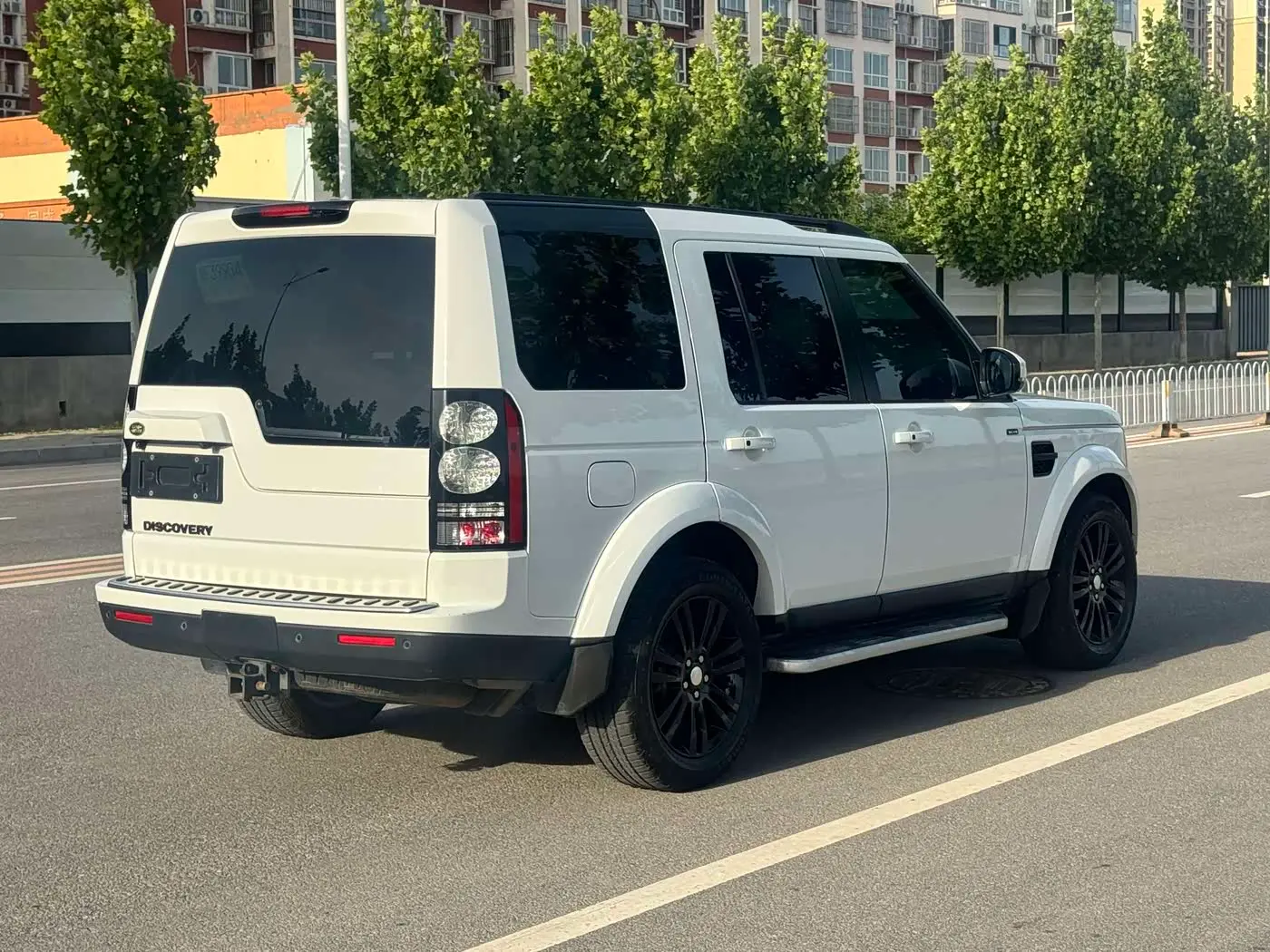 Land Rover Discovery 2015 — Photo 9/9