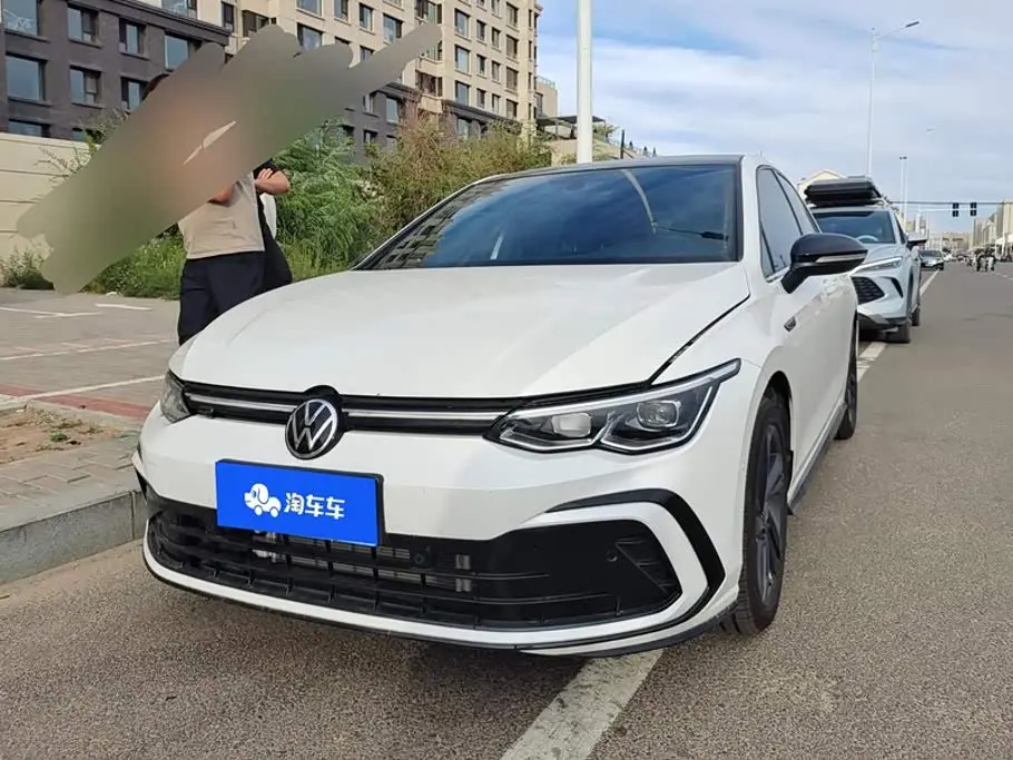 Volkswagen Golf 2023 — Photo 1/16