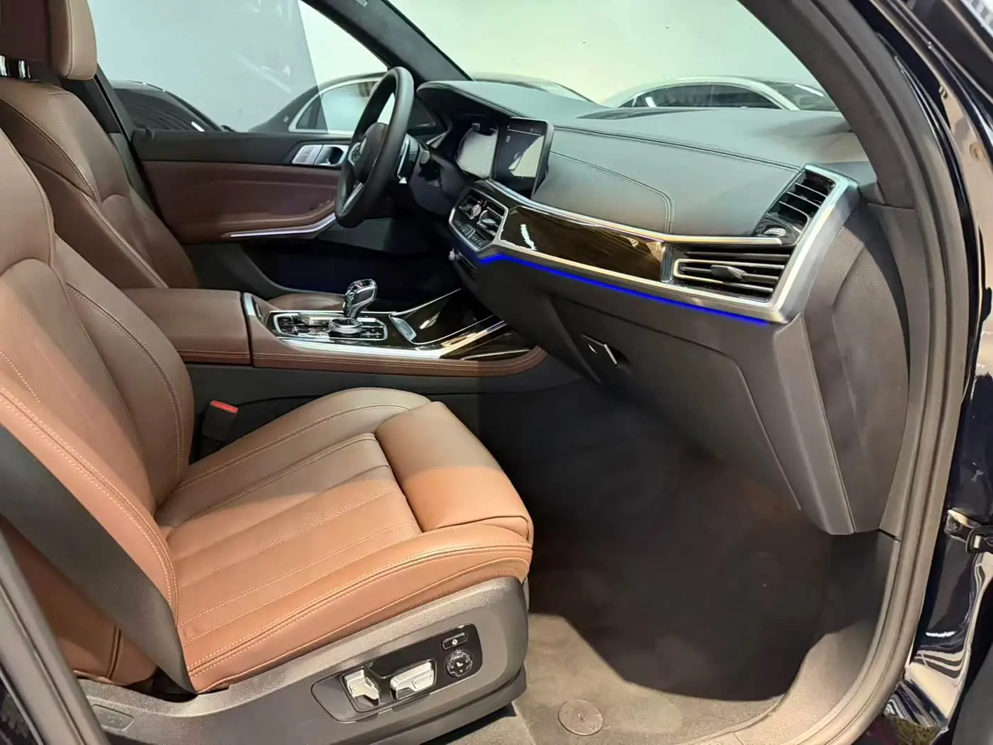 BMW X7 2019 — Фото 9/16