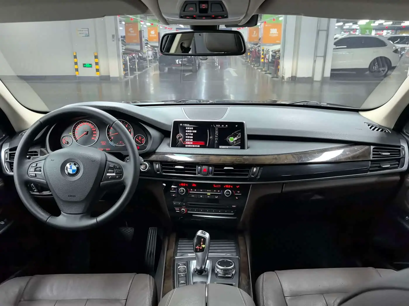 BMW X5 2015 — Photo 8/16