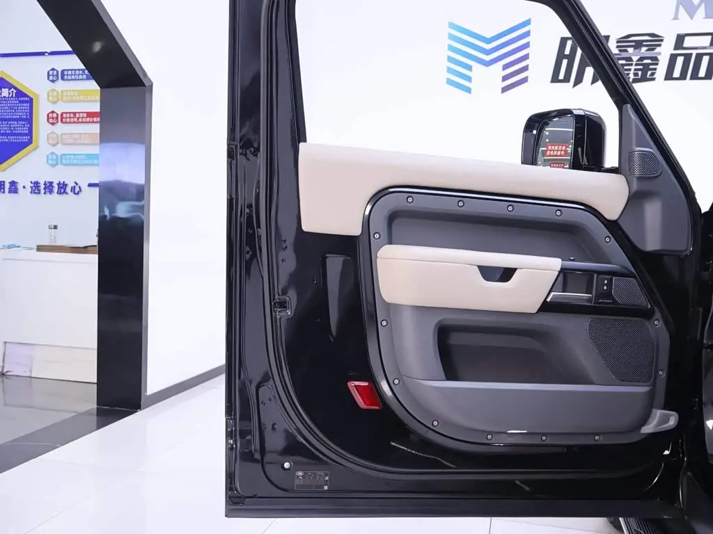 Land Rover Defender 2022 — ფოტო 18/20