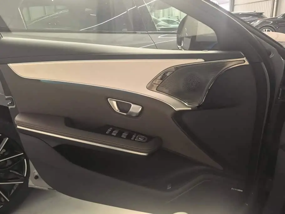 BYD Han 2025 — Photo 7/16