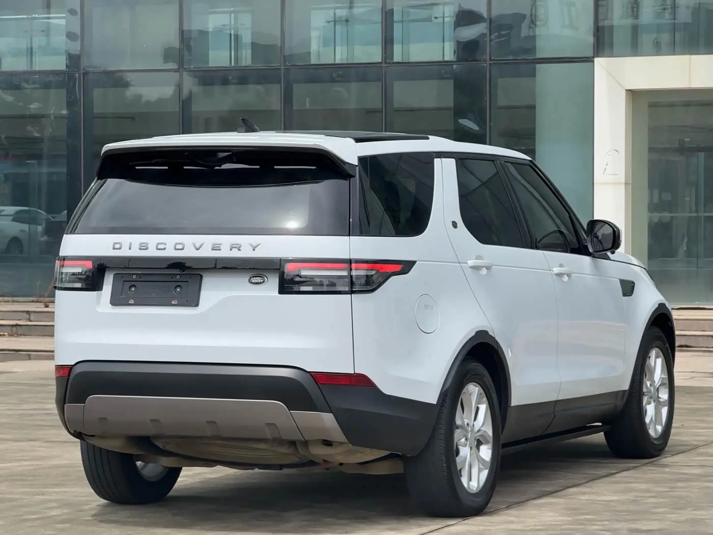 Land Rover Discovery 2019 — Şəkil 4/9