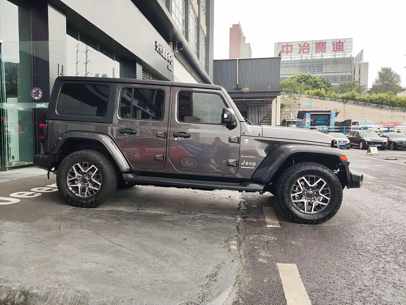 Jeep Wrangler 2025 — Photo 14/19