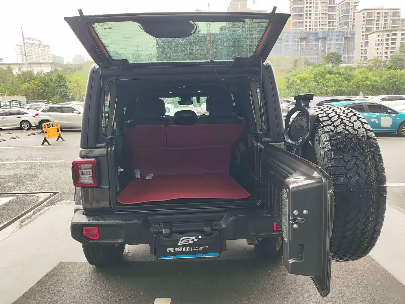 Jeep Wrangler 2025 — Photo 18/19