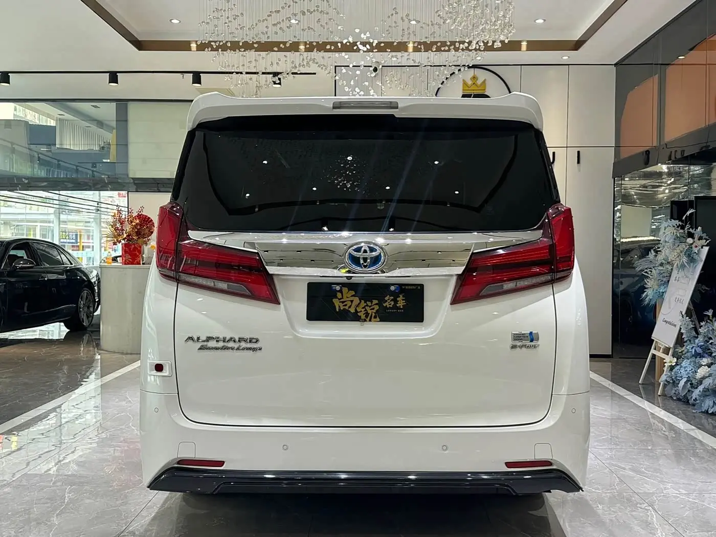 Toyota Alphard 2019 — Photo 12/13