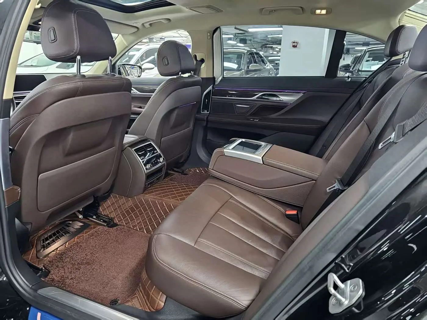 BMW 7 Series 2017 — Şəkil 9/19