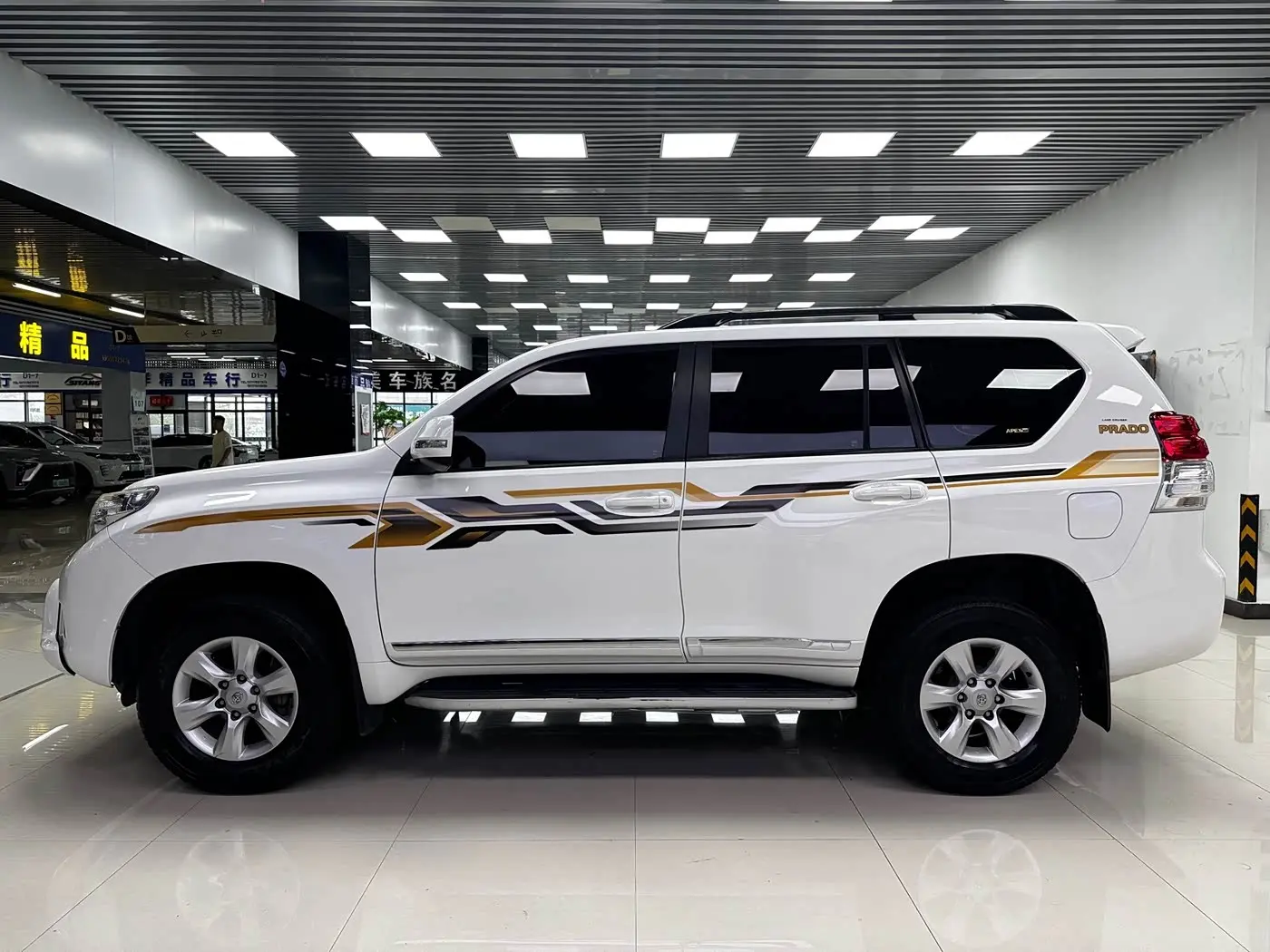 Toyota Prado 2013 — Photo 4/15