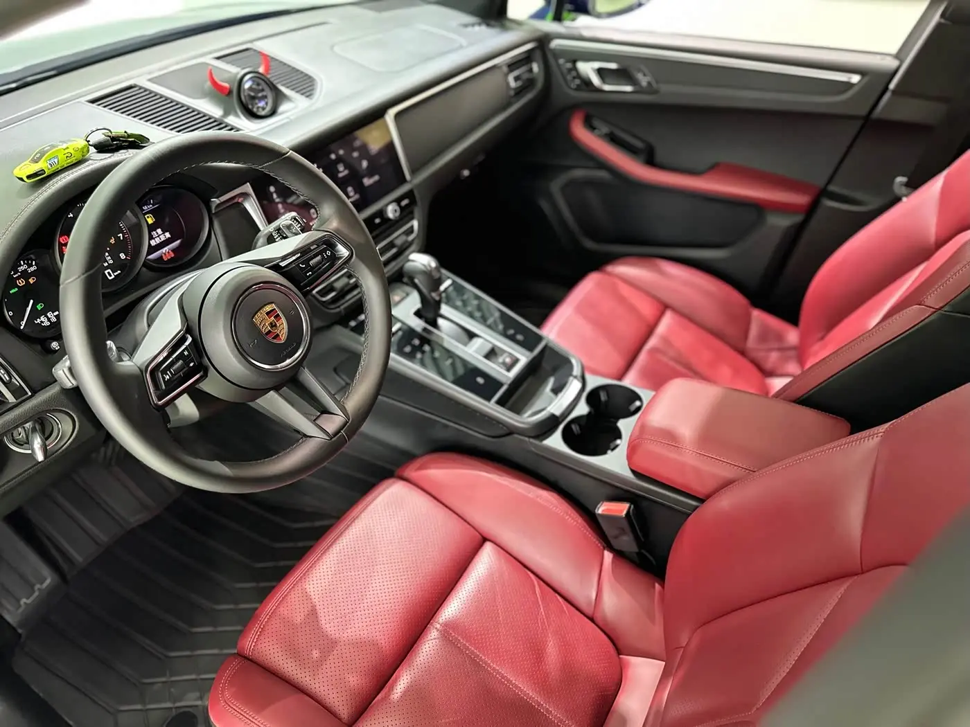 Porsche Macan 2022 — Photo 9/20