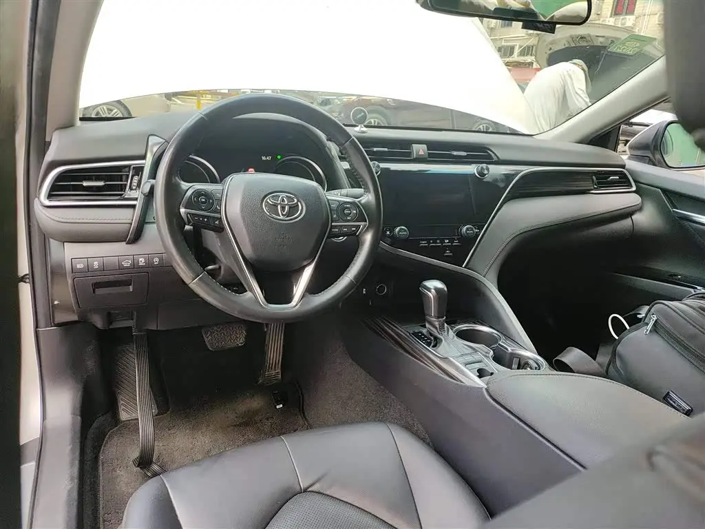 Toyota Camry 2019 — Photo 10/20