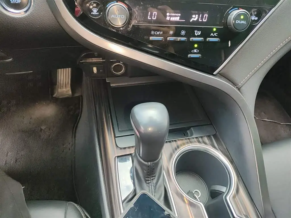 Toyota Camry 2019 — Photo 14/20