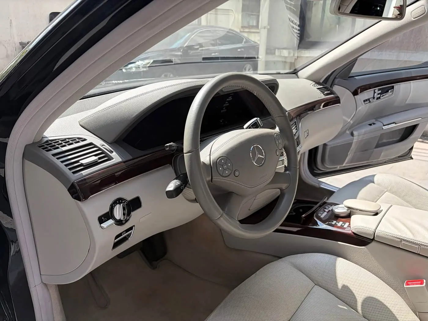 Mercedes-Benz S-Class 2011 — Photo 17/20
