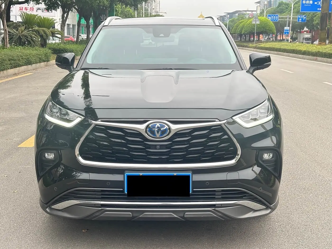 Toyota Highlander 2021 — Фото 2/14
