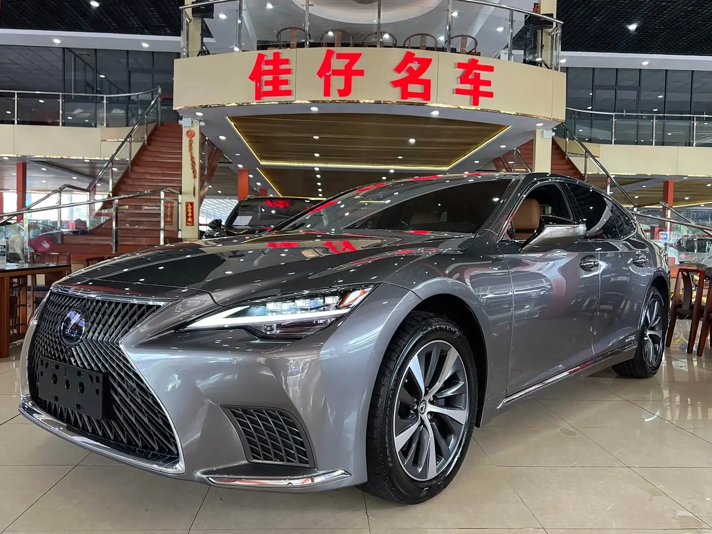 Lexus LS 2021 — Şəkil 1/14