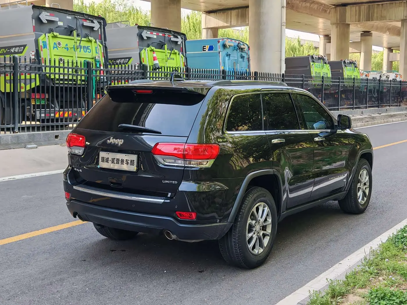 Jeep Grand Cherokee 2017 — Photo 14/14