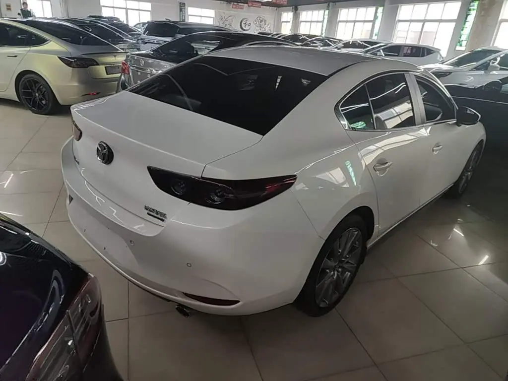 Mazda Mazda3 Axela 2025 — Photo 7/20