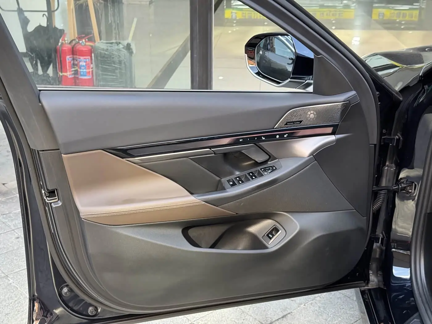 BMW 5 Series 2025 — Photo 16/20