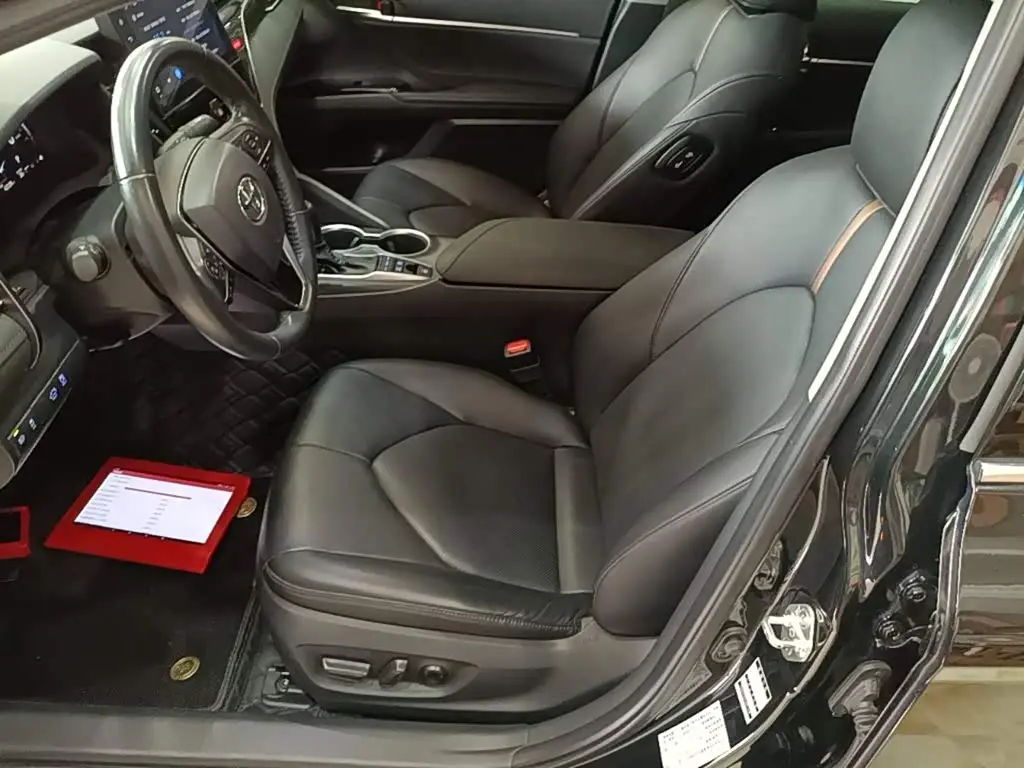 Toyota Camry 2024 — ფოტო 8/20