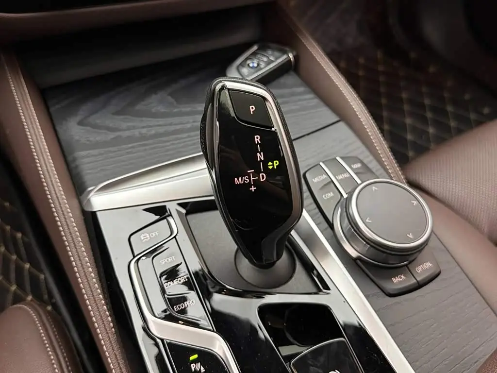 BMW 5 Series 2020 — Photo 16/16