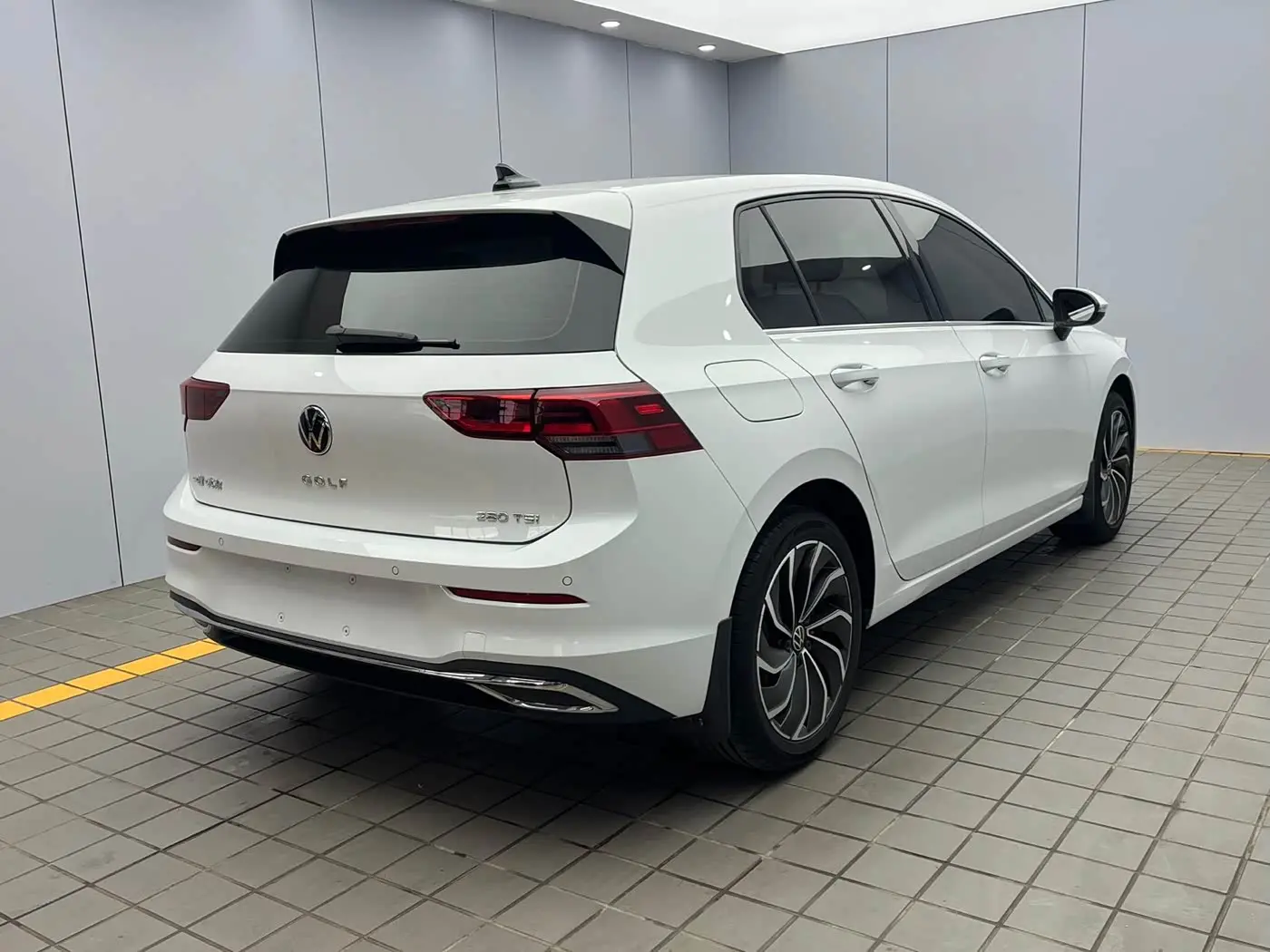 Volkswagen Golf 2022 — Photo 6/20