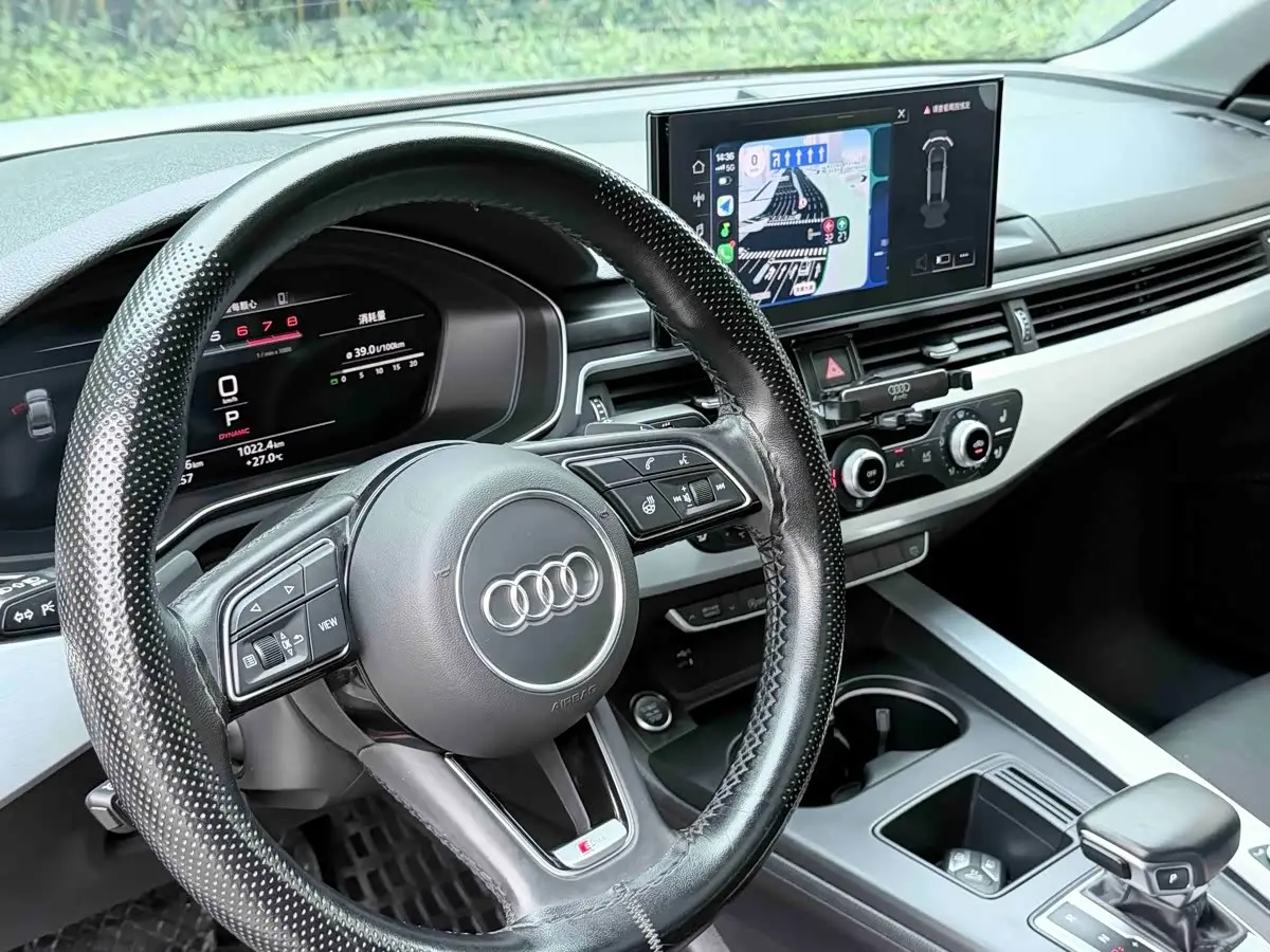 Audi A4L 2022 — Фото 2/9