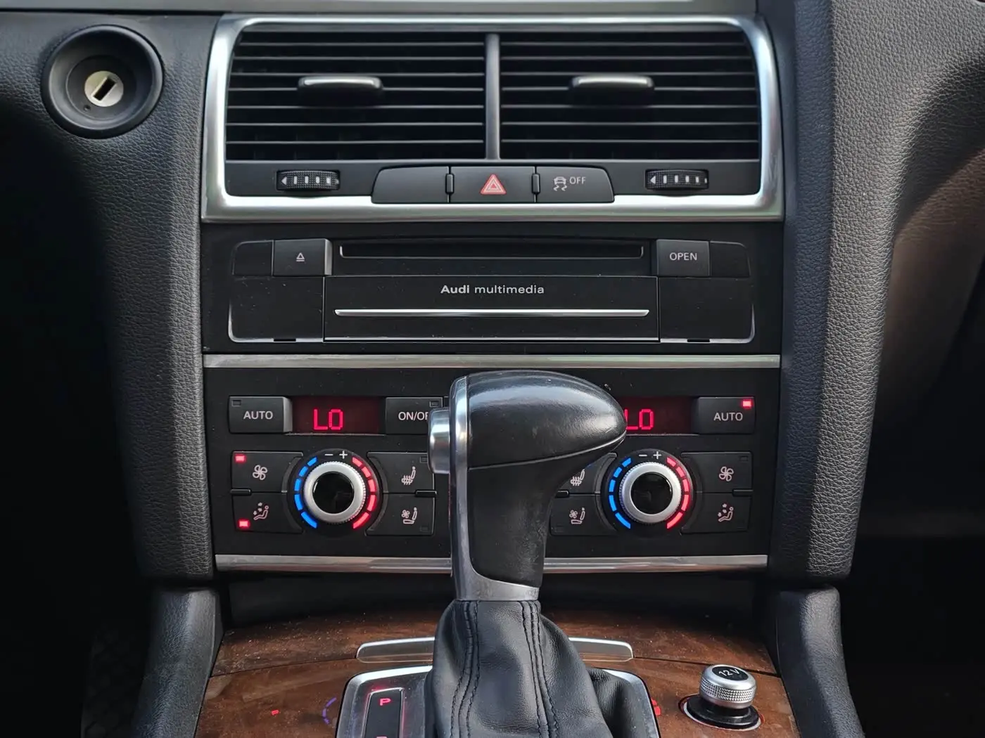 Audi Q7 2015 — Şəkil 13/20