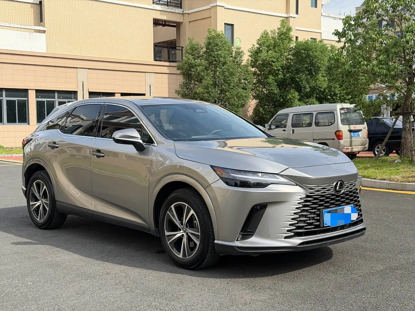 Lexus RX 2025 — Photo 3/9
