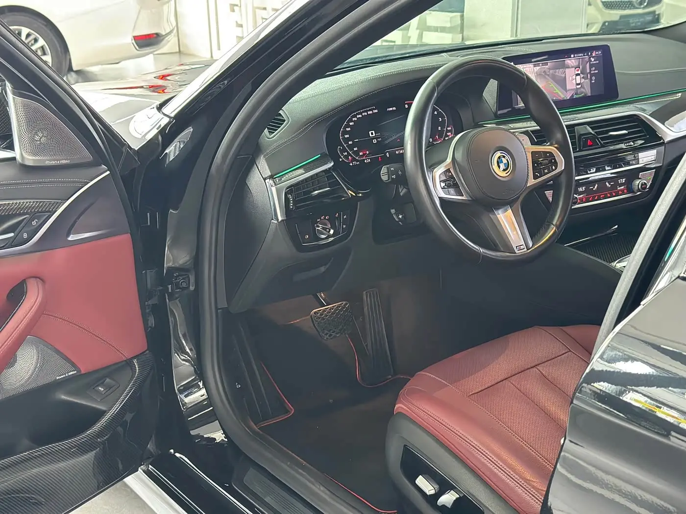 BMW 5 Series 2020 — Photo 13/14
