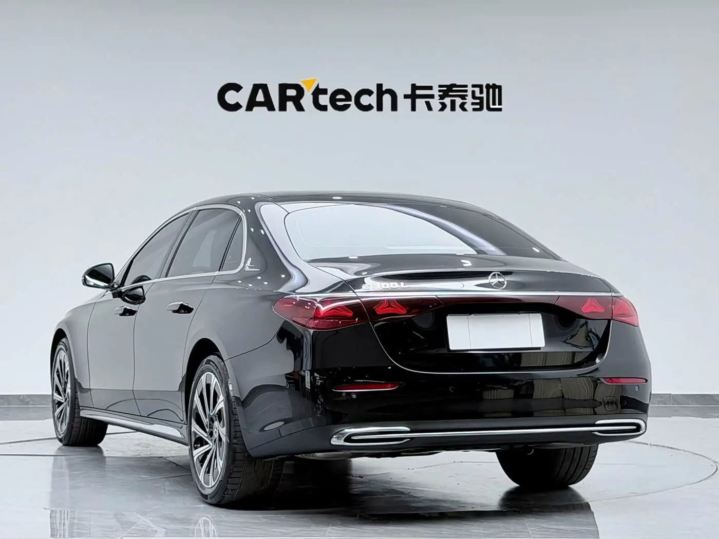 Mercedes-Benz E-Class 2025 — Photo 6/20