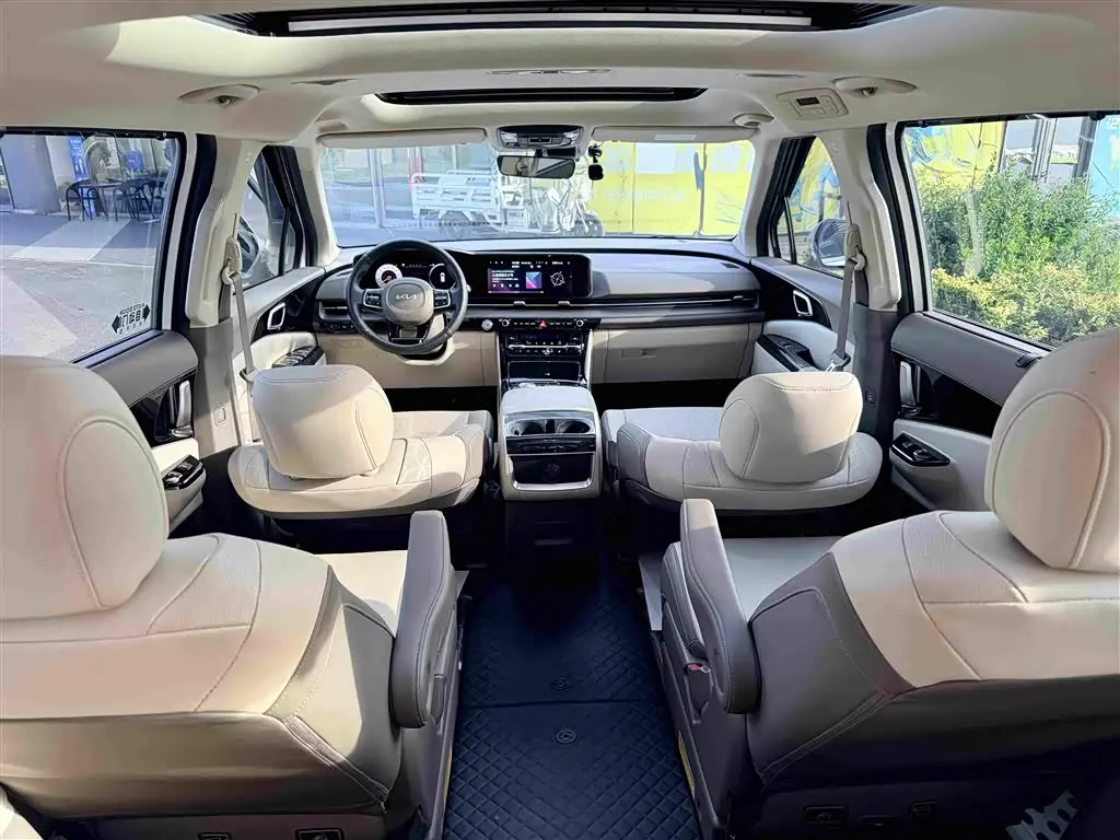 Kia Carnival 2022 — Photo 9/14