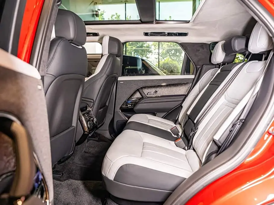 Land Rover Range Rover Sport PHEV 2024 — Photo 12/20