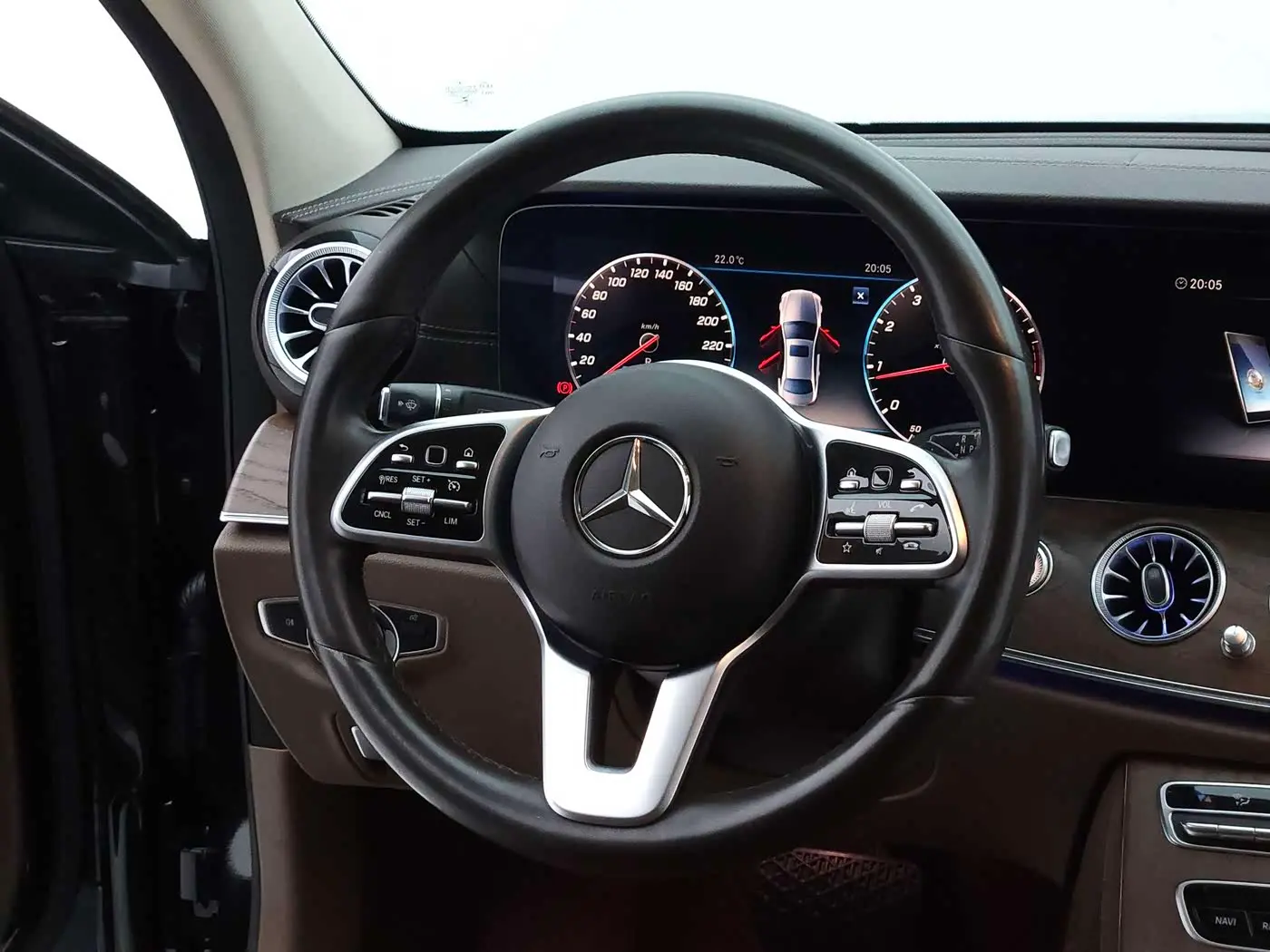 Mercedes-Benz E-Class 2020 — Фото 19/20