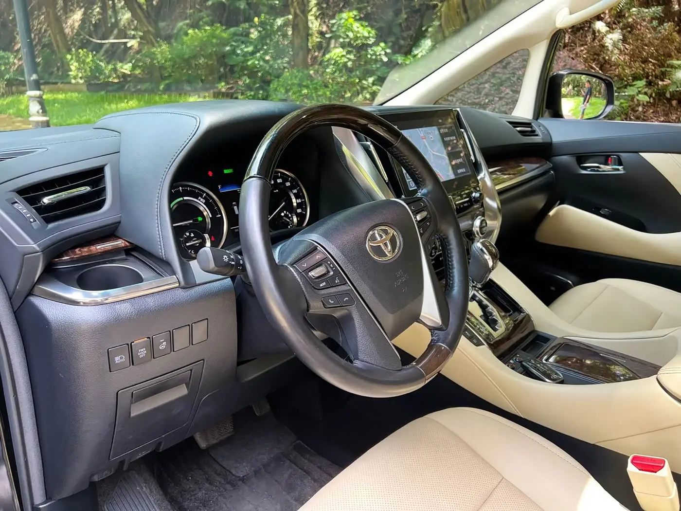 Toyota Alphard 2021 — Photo 5/12