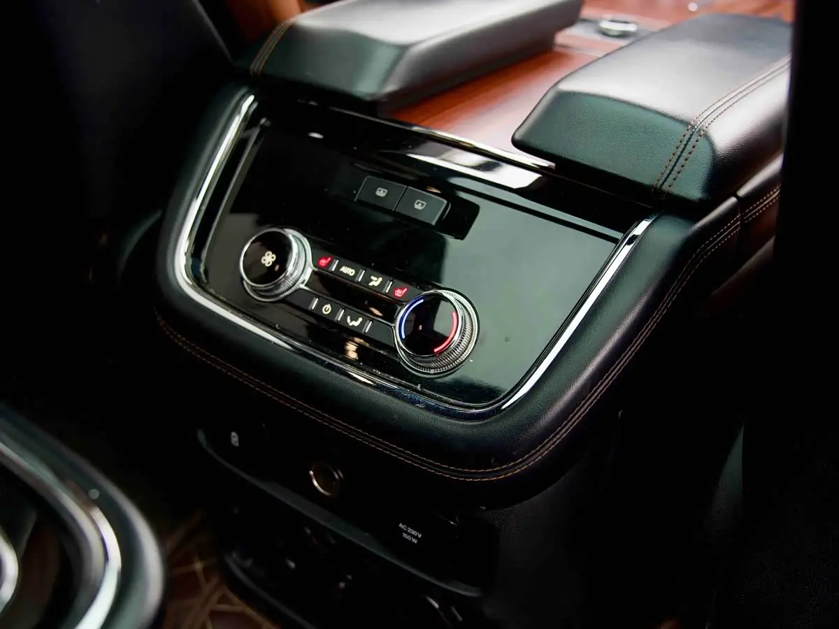Lincoln Navigator 2019 — Photo 16/18