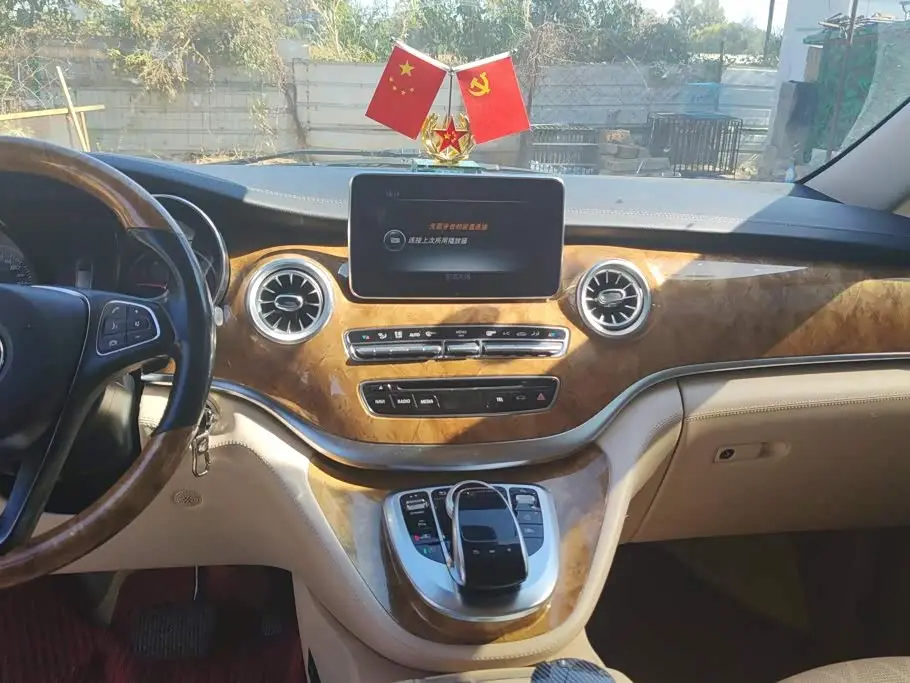 Mercedes-Benz V-Class 2020 — Photo 13/16