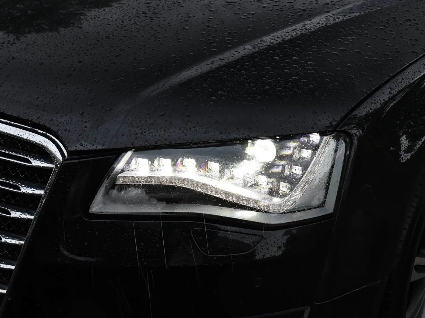 Audi A8 2012 — ფოტო 3/19