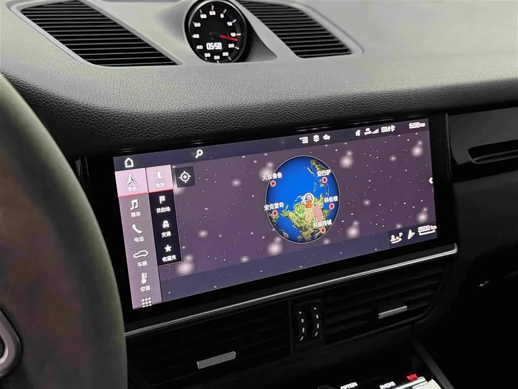 Porsche Cayenne 2021 — Photo 14/20