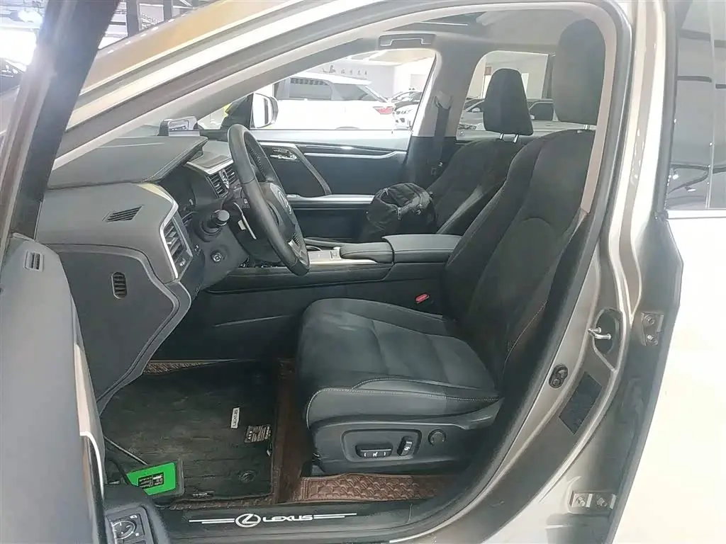 Lexus RX 2022 — Photo 9/20
